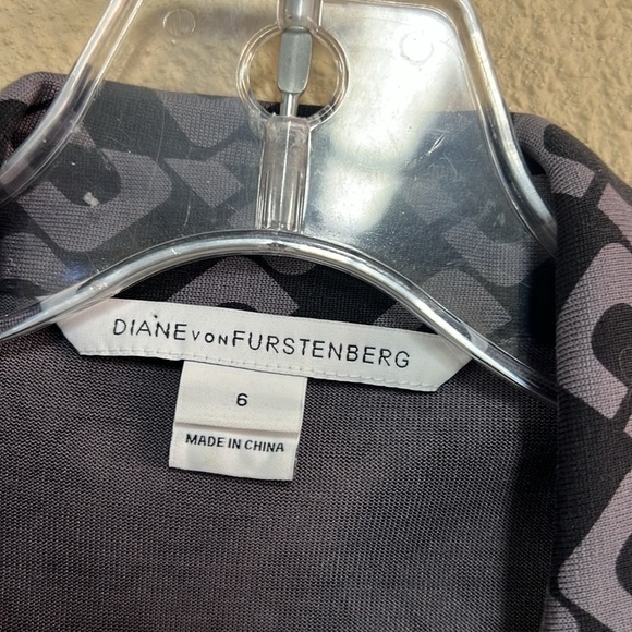 DVF | Diane Von Furstenberg Gray and Black Link Print Silk Knit Wrap Dress 6 - Picture 8 of 12